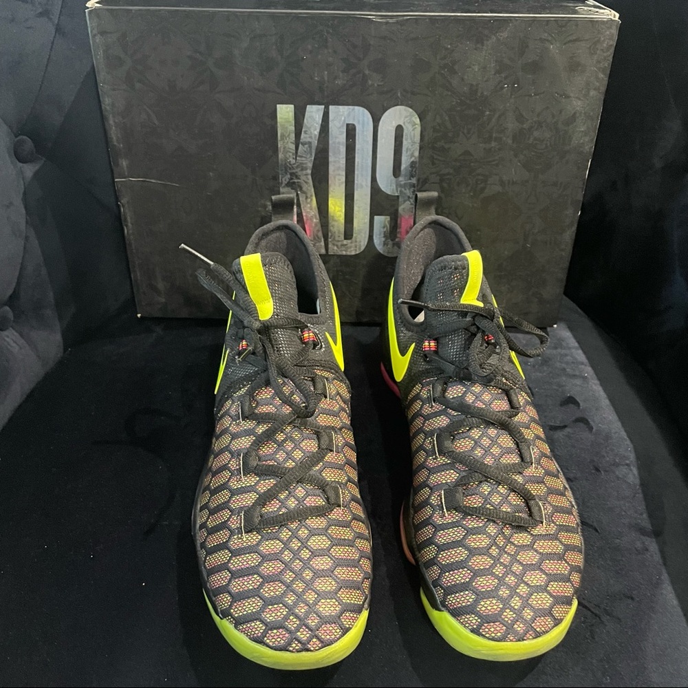 Like New NikeZoom KD9 Flyknit Unlimited - Picture 2 of 7